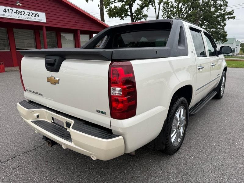 Chevrolet Avalanche 4WD Crew Cab LTZ 2010