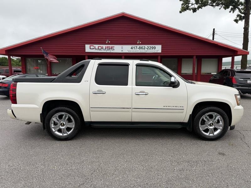 Chevrolet Avalanche 4WD Crew Cab LTZ 2010