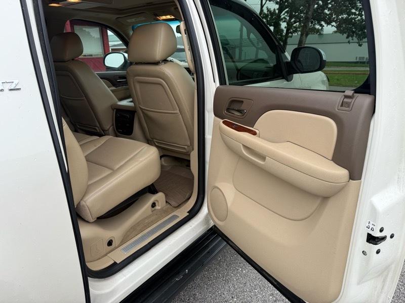 Chevrolet Avalanche 4WD Crew Cab LTZ 2010