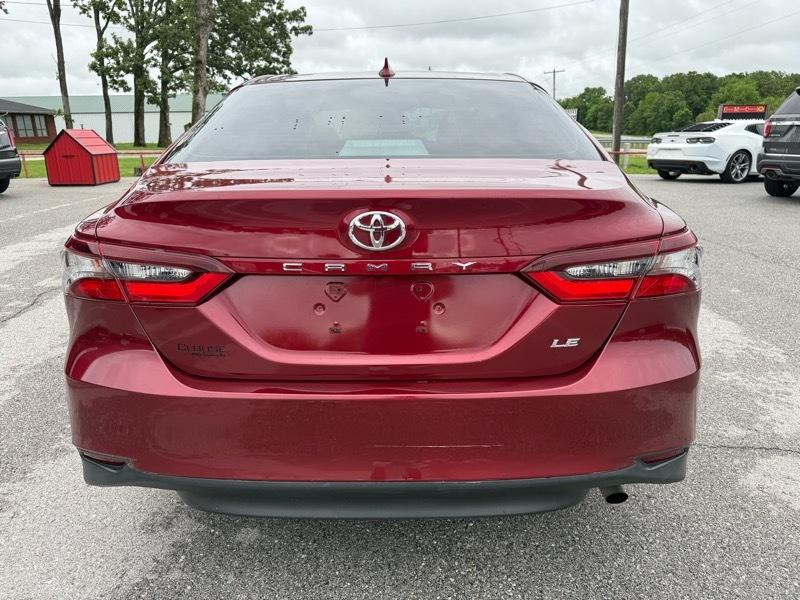 Toyota Camry LE Auto (Natl) 2021