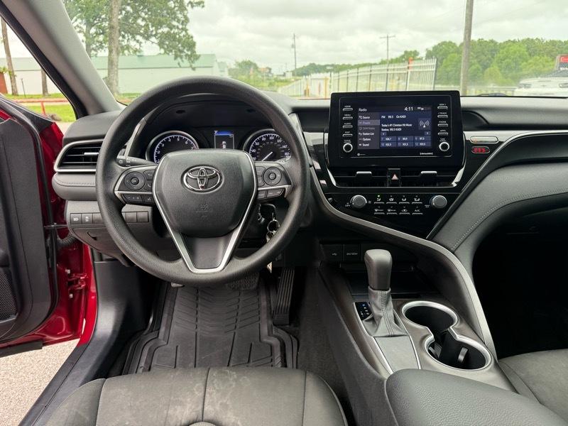Toyota Camry LE Auto (Natl) 2021