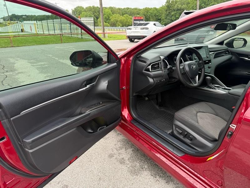 Toyota Camry LE Auto (Natl) 2021