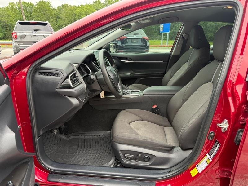 Toyota Camry LE Auto (Natl) 2021