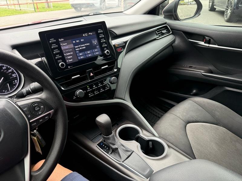 Toyota Camry LE Auto (Natl) 2021