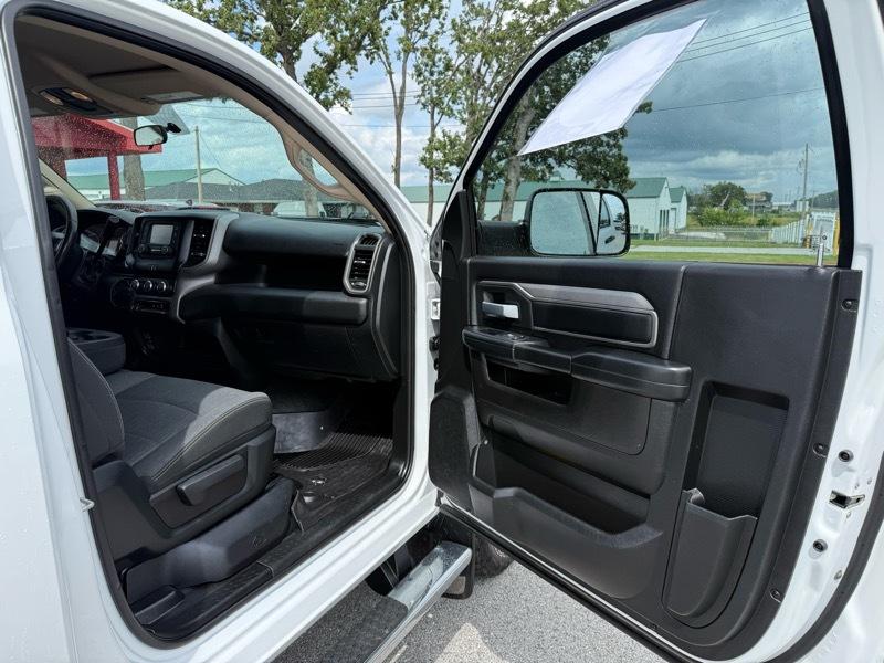 RAM 2500 Tradesman 4x4 Reg Cab 8' Box 2019