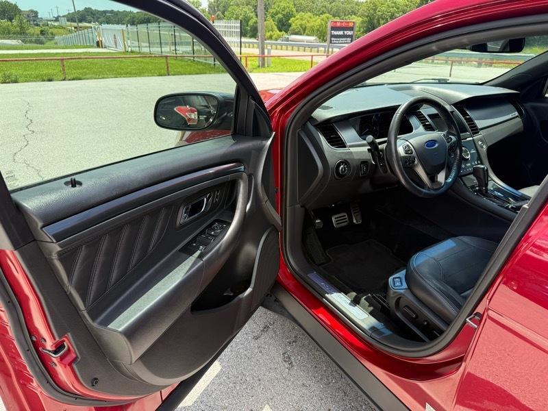 Ford Taurus 4dr Sdn SHO AWD 2015