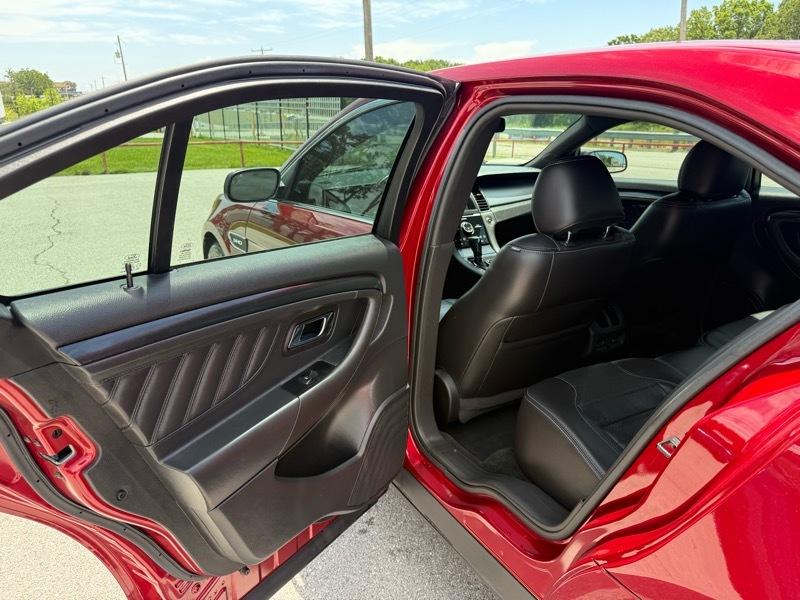 Ford Taurus 4dr Sdn SHO AWD 2015