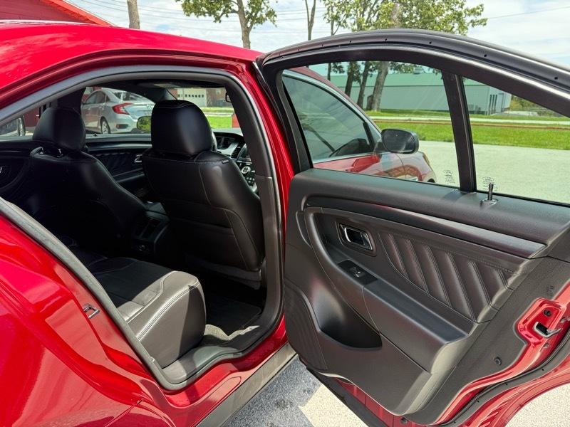 Ford Taurus 4dr Sdn SHO AWD 2015
