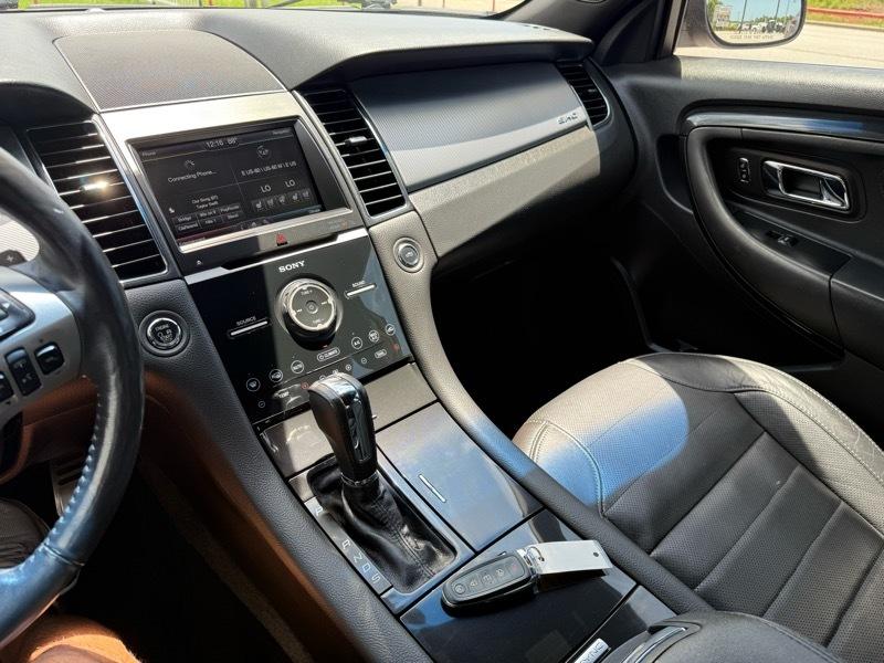 Ford Taurus 4dr Sdn SHO AWD 2015