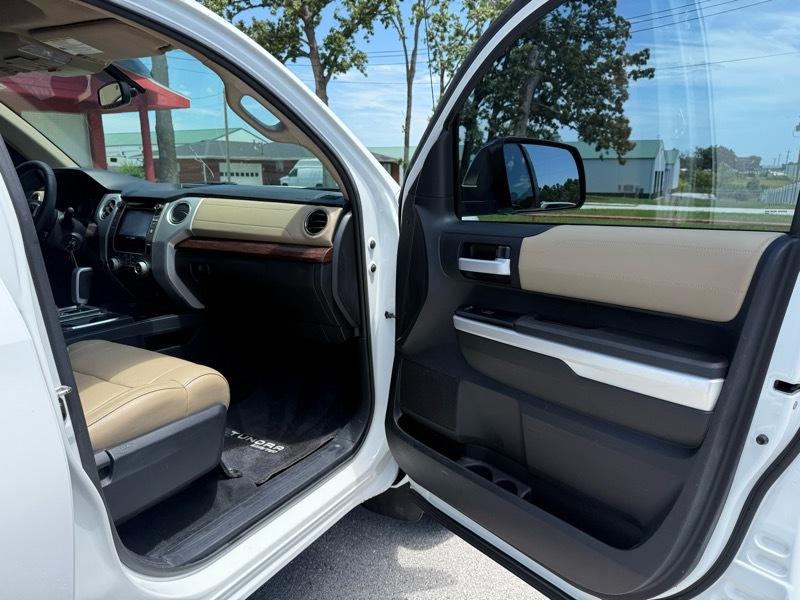 Toyota Tundra 4WD Truck CrewMax 5.7L FFV V8 6-Spd AT LTD (Natl) 2014
