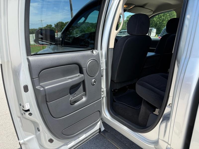 Dodge Ram 2500 4dr Quad Cab 140.5" WB 4WD SLT 2003