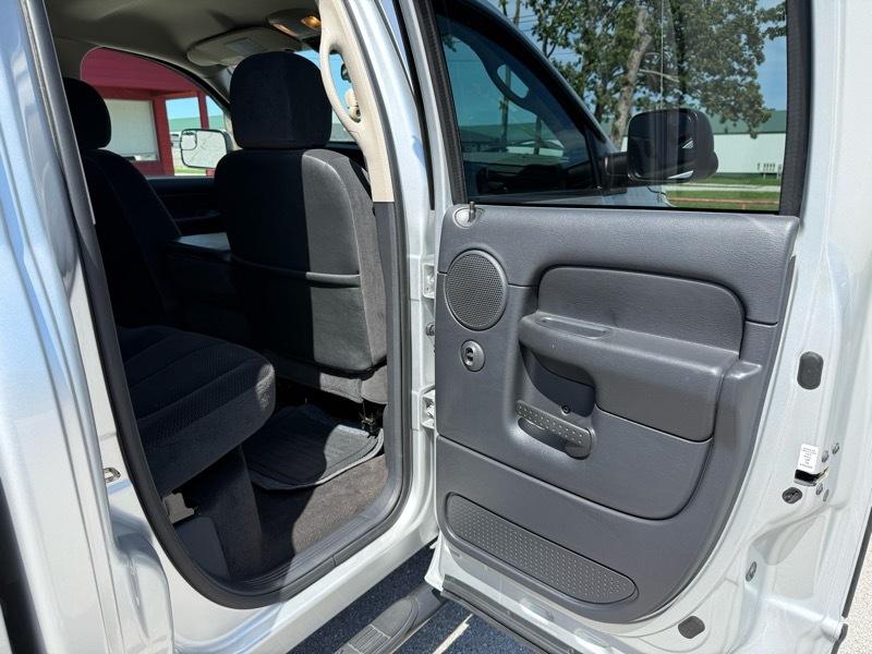 Dodge Ram 2500 4dr Quad Cab 140.5" WB 4WD SLT 2003