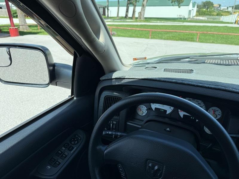 Dodge Ram 2500 4dr Quad Cab 140.5" WB 4WD SLT 2003