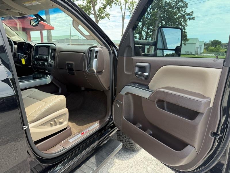 Chevrolet Silverado 3500HD 4WD Crew Cab 153.7" LTZ 2017