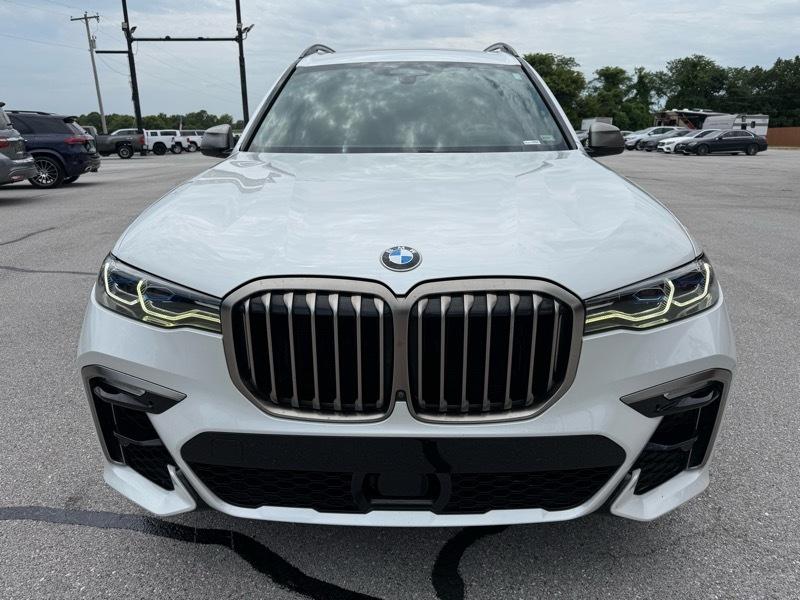 BMW X7 M50i Sports Activity Vehicle 2021