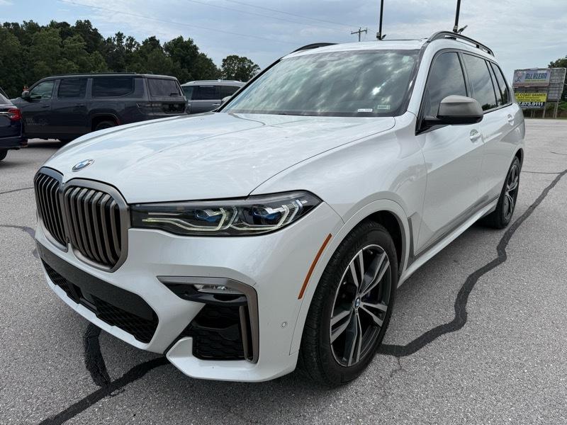 BMW X7 M50i Sports Activity Vehicle 2021