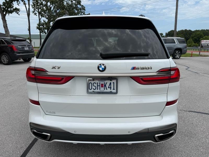 BMW X7 M50i Sports Activity Vehicle 2021