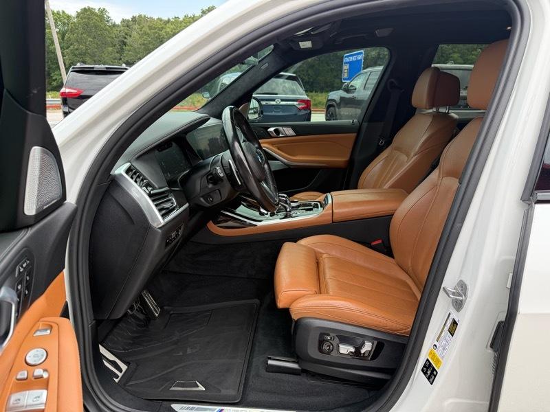 BMW X7 M50i Sports Activity Vehicle 2021