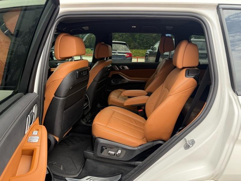 BMW X7 M50i Sports Activity Vehicle 2021