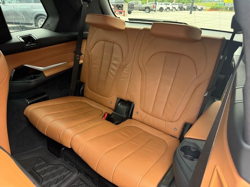 BMW X7 M50i Sports Activity Vehicle 2021