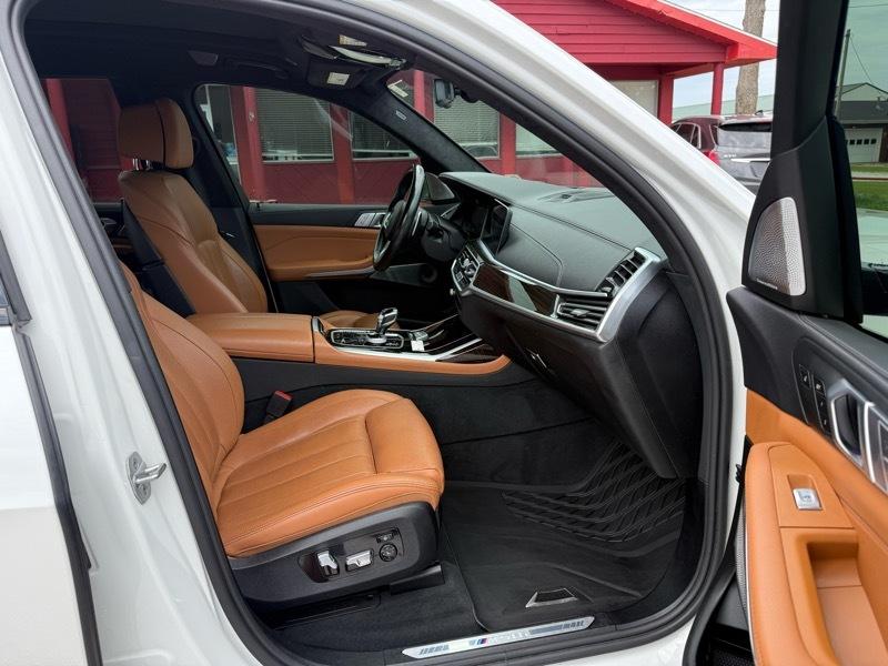 BMW X7 M50i Sports Activity Vehicle 2021