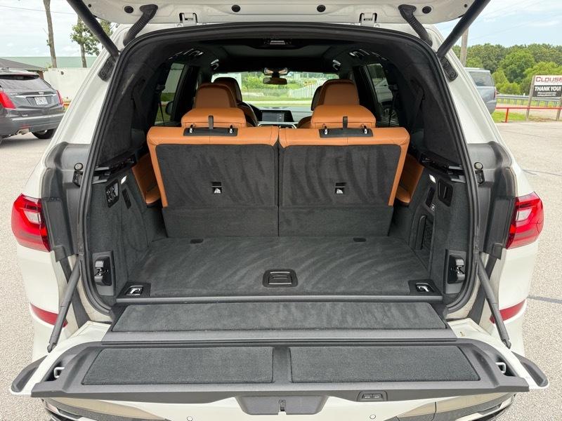 BMW X7 M50i Sports Activity Vehicle 2021