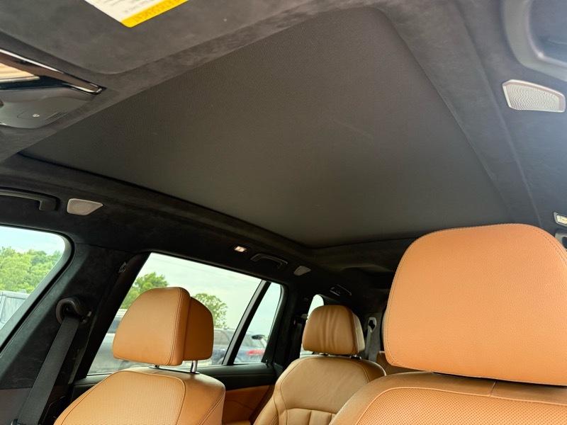 BMW X7 M50i Sports Activity Vehicle 2021