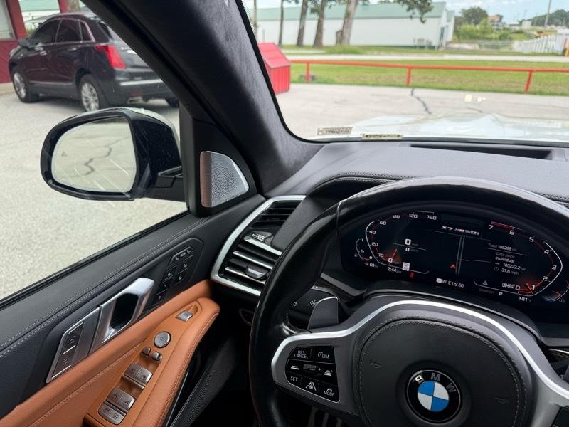 BMW X7 M50i Sports Activity Vehicle 2021