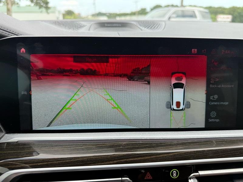 BMW X7 M50i Sports Activity Vehicle 2021