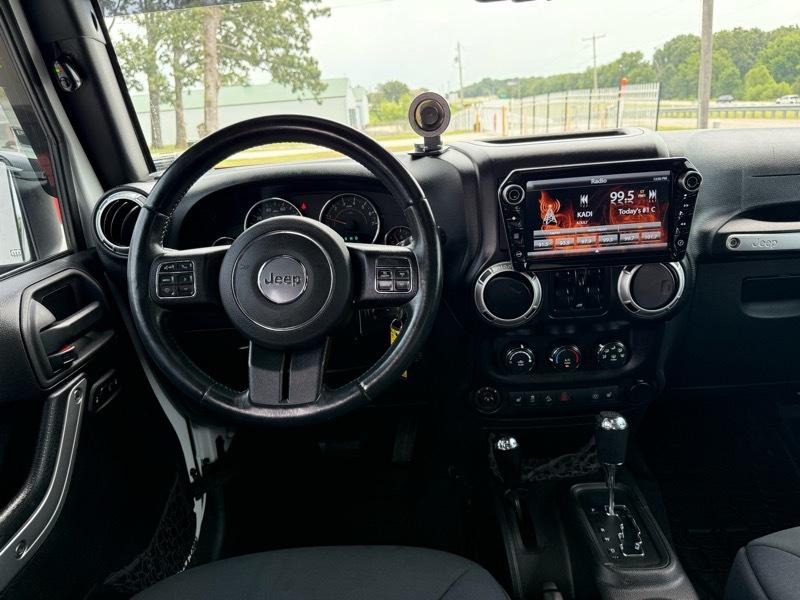 Jeep Wrangler Unlimited 4WD 4dr Sahara 2015