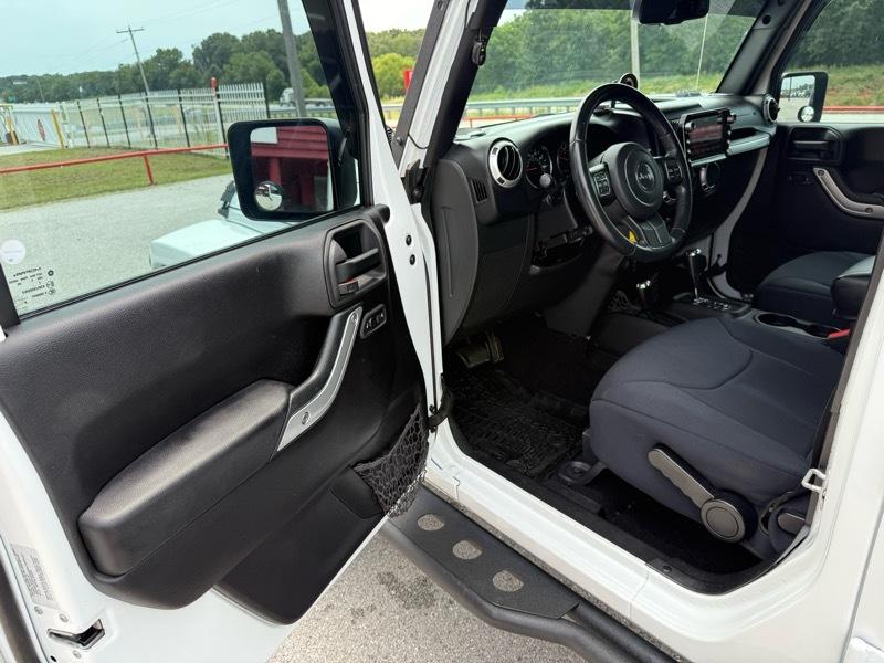 Jeep Wrangler Unlimited 4WD 4dr Sahara 2015