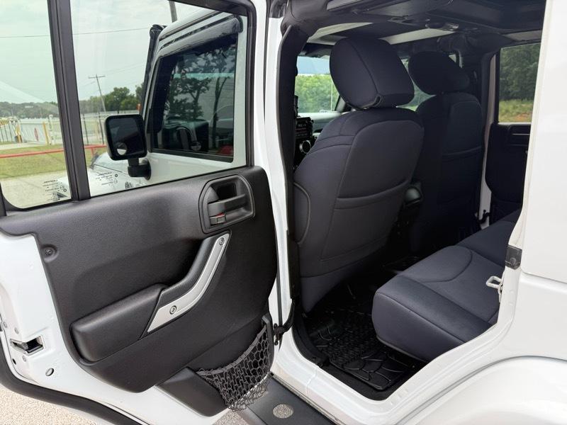 Jeep Wrangler Unlimited 4WD 4dr Sahara 2015