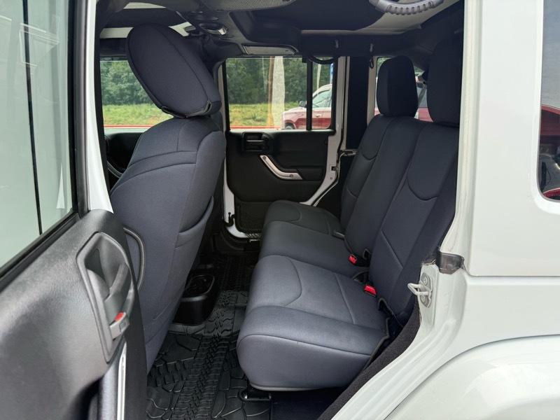 Jeep Wrangler Unlimited 4WD 4dr Sahara 2015
