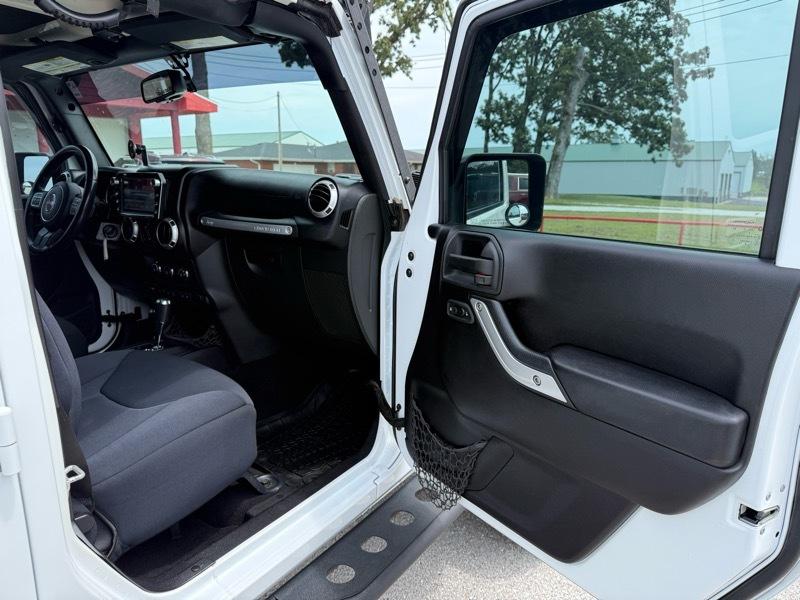 Jeep Wrangler Unlimited 4WD 4dr Sahara 2015