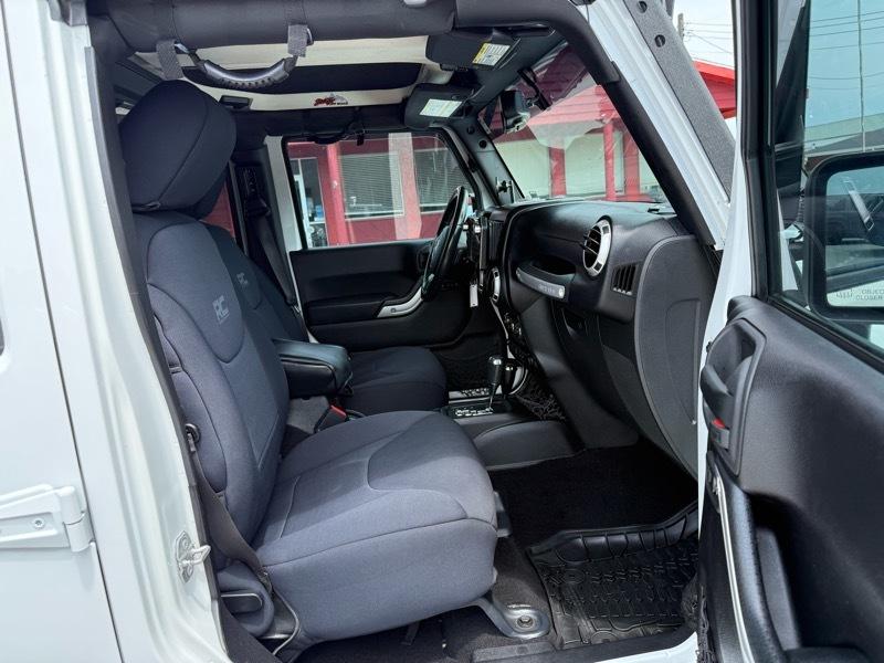 Jeep Wrangler Unlimited 4WD 4dr Sahara 2015