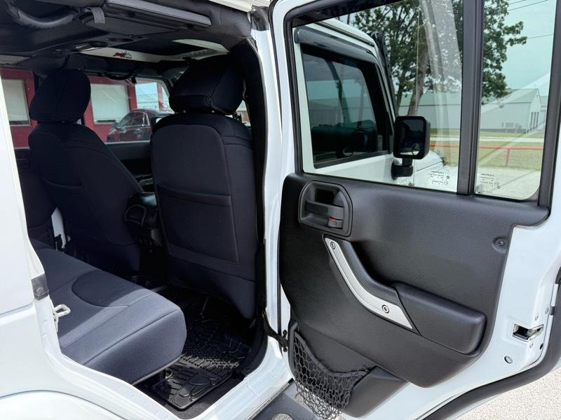 Jeep Wrangler Unlimited 4WD 4dr Sahara 2015