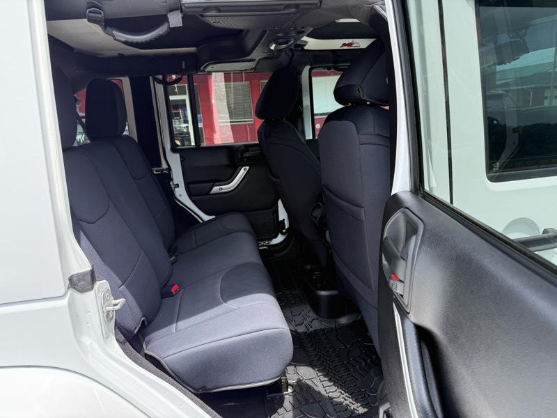 Jeep Wrangler Unlimited 4WD 4dr Sahara 2015