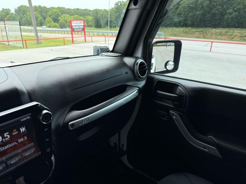 Jeep Wrangler Unlimited 4WD 4dr Sahara 2015