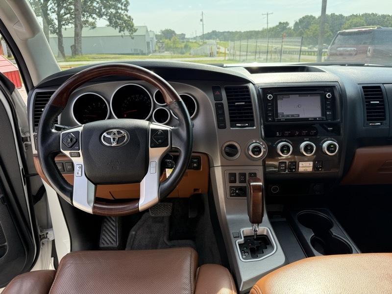 Toyota Sequoia 4WD 5.7L FFV Platinum (Natl) 2016