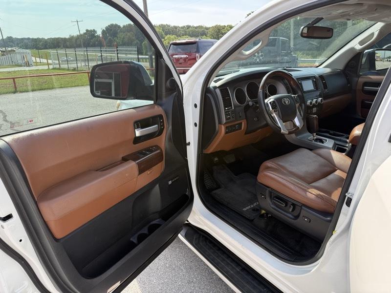 Toyota Sequoia 4WD 5.7L FFV Platinum (Natl) 2016