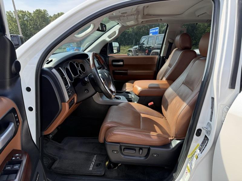 Toyota Sequoia 4WD 5.7L FFV Platinum (Natl) 2016