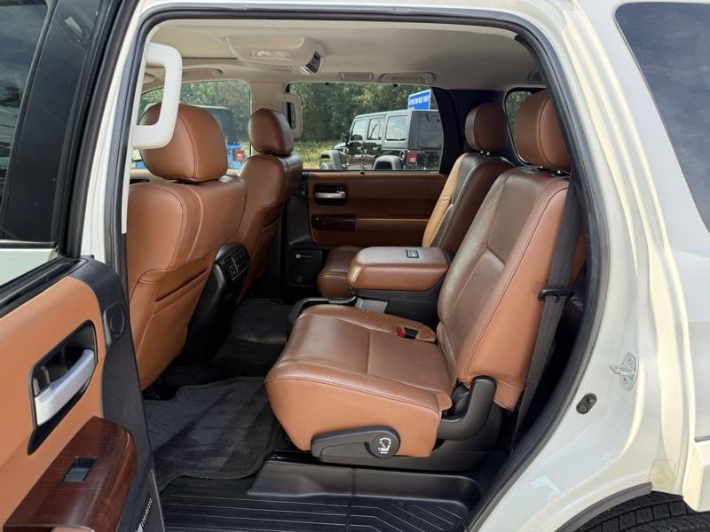Toyota Sequoia 4WD 5.7L FFV Platinum (Natl) 2016