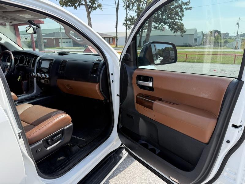 Toyota Sequoia 4WD 5.7L FFV Platinum (Natl) 2016