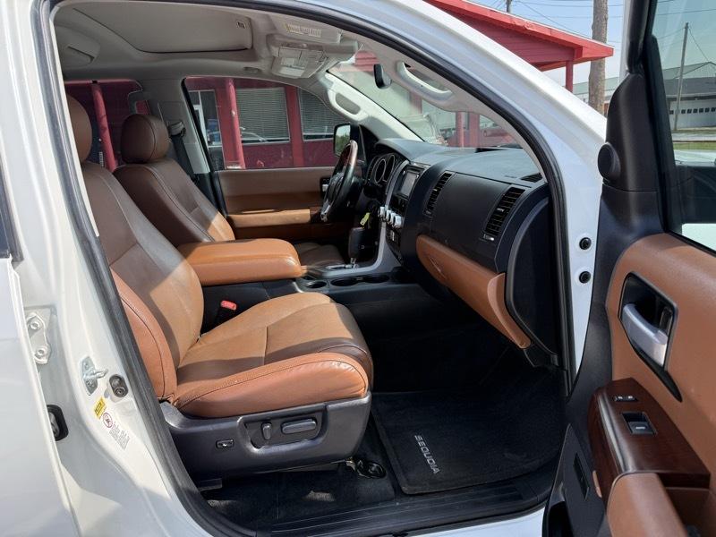 Toyota Sequoia 4WD 5.7L FFV Platinum (Natl) 2016