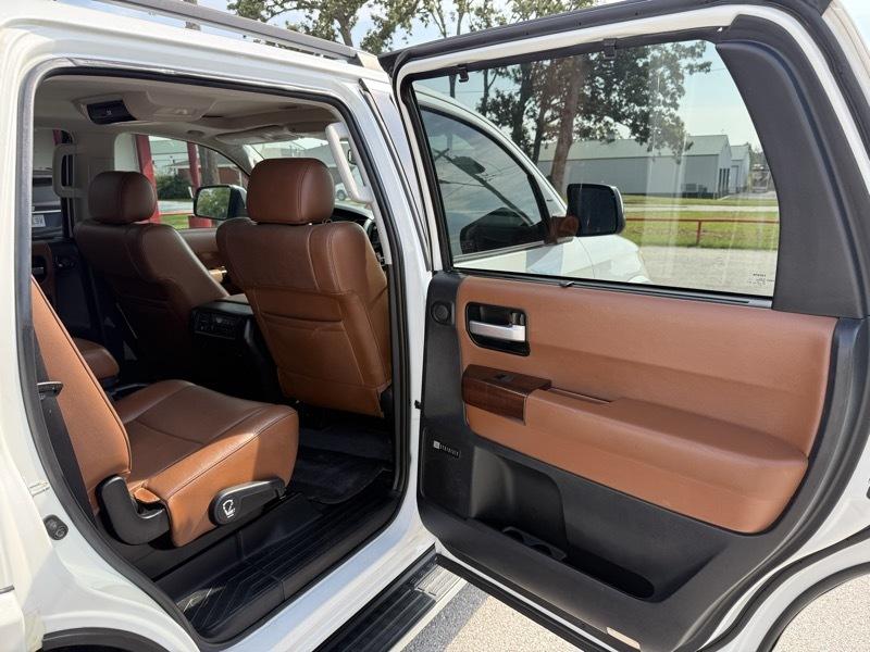 Toyota Sequoia 4WD 5.7L FFV Platinum (Natl) 2016