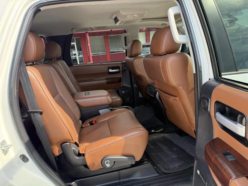 Toyota Sequoia 4WD 5.7L FFV Platinum (Natl) 2016