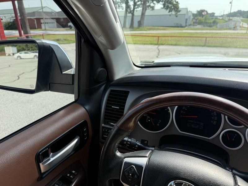Toyota Sequoia 4WD 5.7L FFV Platinum (Natl) 2016