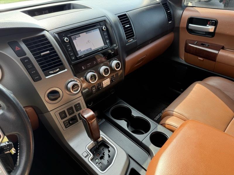 Toyota Sequoia 4WD 5.7L FFV Platinum (Natl) 2016