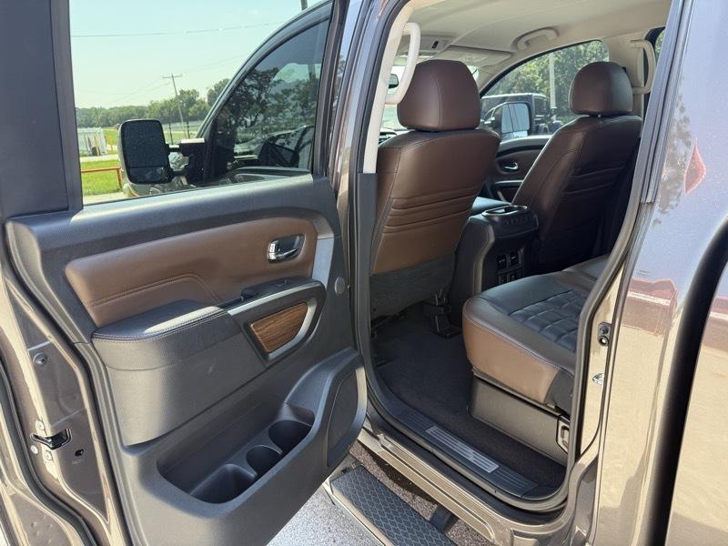 Nissan Titan XD 4WD Crew Cab Platinum Reserve Diesel 2016