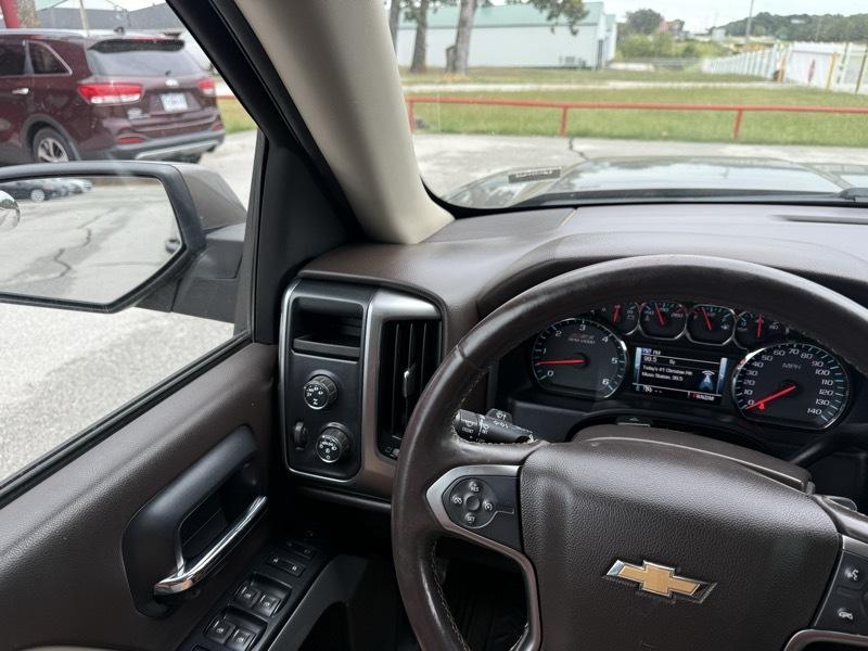 Chevrolet Silverado 1500 4WD Crew Cab 143.5" LT w/2LT 2015